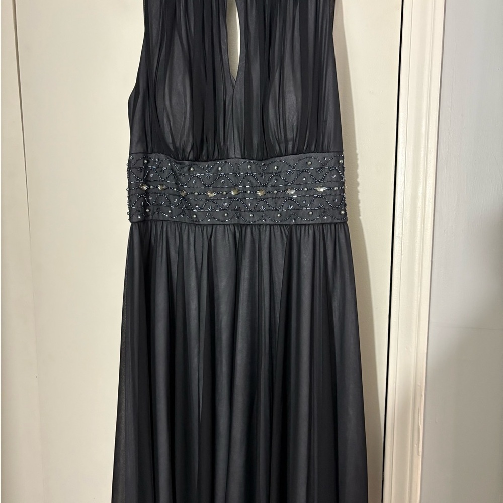 Elegant Black Sleeveless Dress​